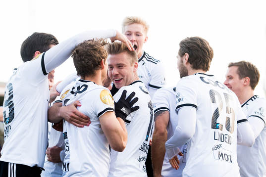 Alexander Toft Søderlund of Rosenborg celebrates the 1-0