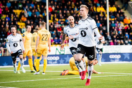 Alexander Toft Søderlund of Rosenborg celebrates the 1-0