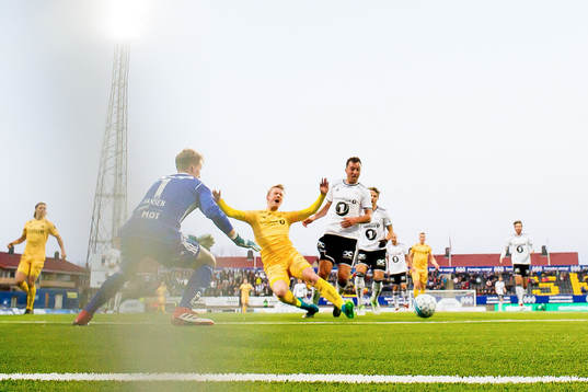 Geir André Herrem of Bodø/Glimt asks for a penalty
