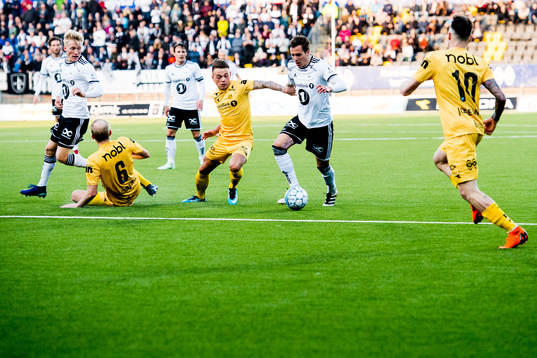 Patrick Berg of Bodø/Glimt and Anders Konradsen of