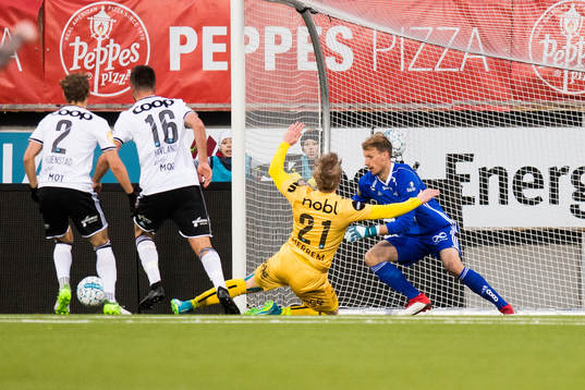 Vegar Eggen Hedenstad of Rosenborg, Even Hovland of