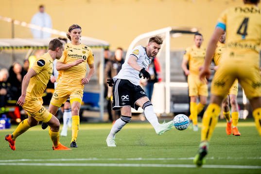 Ulrik Saltnes of Bodø/Glimt and Nicklas Bendtner of