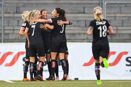Göteborgs Christen Press jublar med lagkamrater