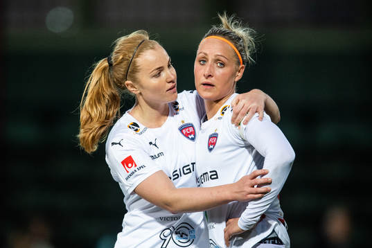 Rosengårds Glodis Perla Viggosdottir tröstar Sanne