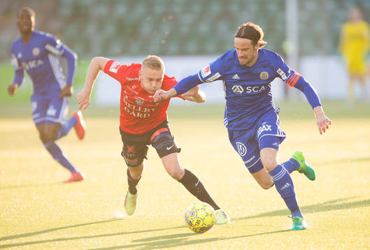 Sundsvalls Linus Hallenius jagas av Trelleborgs Johan