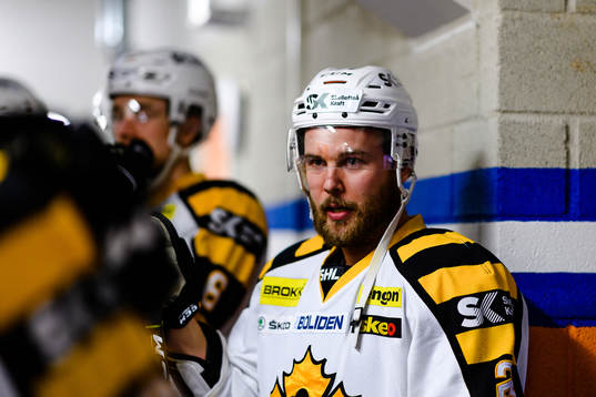 Skellefteås Mark Katic  före värmningen före final 1 i
