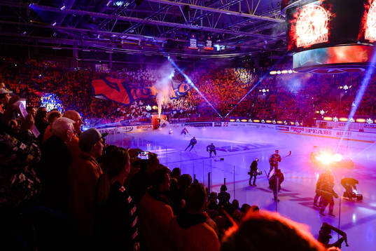 Växjös  intro före final 1 i SM-slutspelet i ishockey