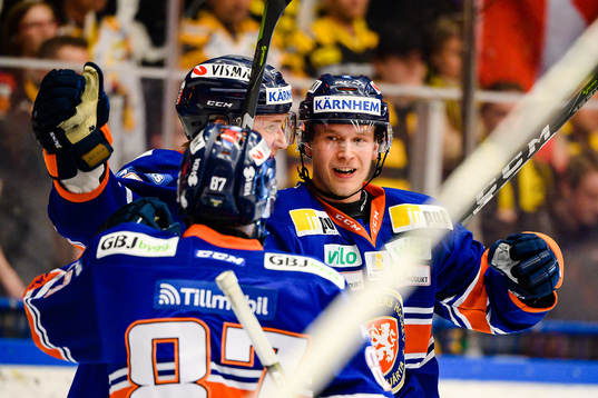 Växjös Elias Pettersson jublar