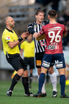 Domare Robert Daradic försöker sära på Landskronas