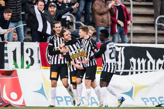 Landskronas Alexander Tkacz jublar med lagkamrater