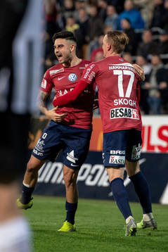 Örgrytes Diego Montiel jublar med Emil Skogh