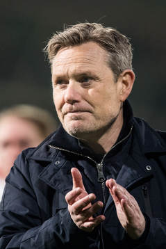Örgrytes tränare Thomas Askebrand tackar publiken