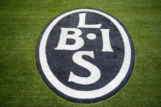 Landskronas klubbmärke i gräset