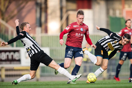Örgrytes Emil Skogh mot Landskronas Måns Ekvall och Adi