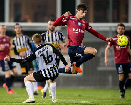 Örgrytes Daniel Paulson och Landskronas Dennis Olofsson