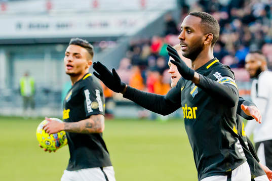 s Henok Goitom gör 1-1 och jublar
