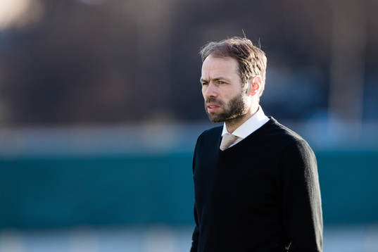 Häckens tränare Andreas Alm innan fotbollsmatchen i