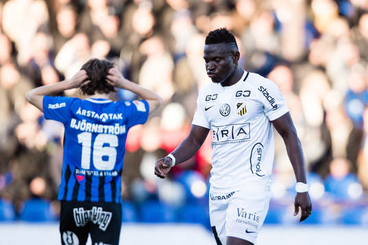 Häckens Alhassan Kamara deppar