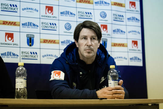 Sirius tränare Thomas Lagerlöf på presskonferensen