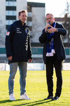 Sirius tränare Kim Bergstrand gratuleras på sin