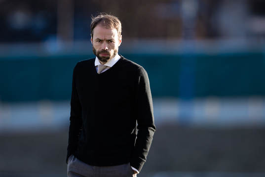 Häckens tränare Andreas Alm innan fotbollsmatchen i