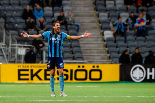 Djurgårdens Jonas Olsson reagerar