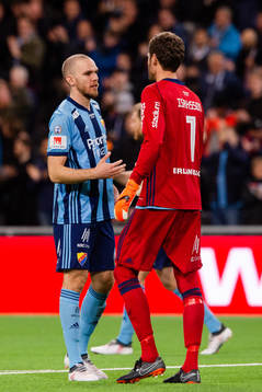 Djurgårdens Marcus Danielson och målvakt Andreas Isaksson