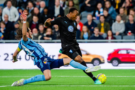 Djurgårdens Jonas Olsson och Malmö FFs Carlos Strandberg