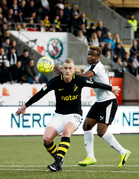 s Robin Jansson och Örebros Kennedy Igboananike