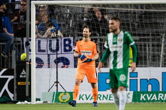 Hammarbys målvakt Johan Wiland deppar