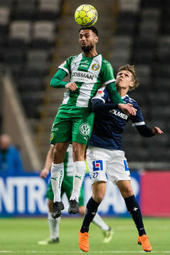 Hammarbys Imad Khalili i en nickduell med Norrköpings