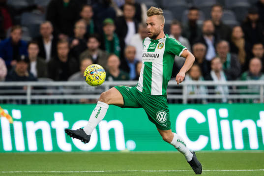 Hammarbys Sander Svendsen med bollen