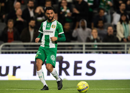 Hammarbys Imad Khalili med bollen