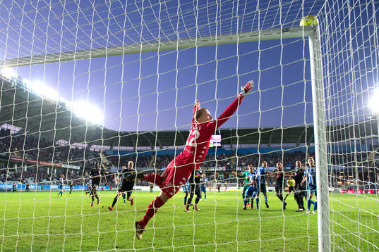 IFK Göteborgs målvakt Pontus Dahlberg kastar sig