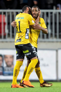 Elfsborgs Issam Jebali jublar med Alex Dyer