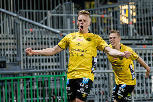 Elfsborgs Per Frick jublar med Joakim Nilsson