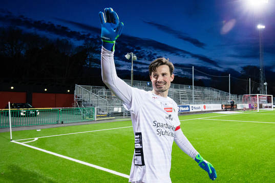 Elfsborgs målvakt Kevin Stuhr Ellegaard jublar