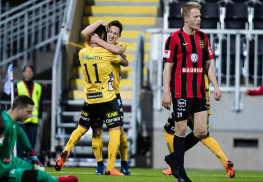 Elfsborgs Issam Jebali jublar med Stefan Ishizaki
