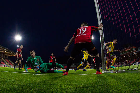 Brommapojkarnas målvakt Nikola Petric och Mohanad Jeahze