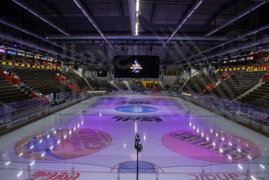Vy från läktarplats inne i Skellefteå Kraft Arena före