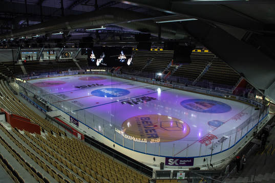 Vy från läktarplats inne i Skellefteå Kraft Arena före