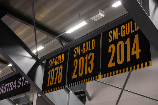 Flaggor för Skellefteås samtliga sm-guld före final 2 i