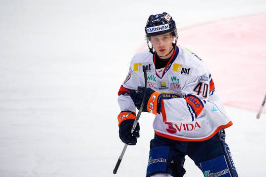 Växjös Elias Pettersson jublar