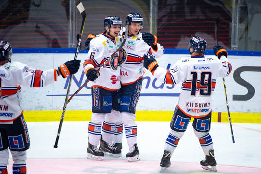 Växjös Elias Pettersson jublar