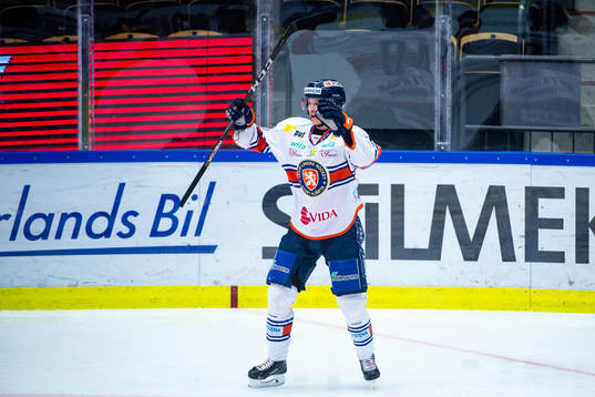 Växjös Elias Pettersson jublar
