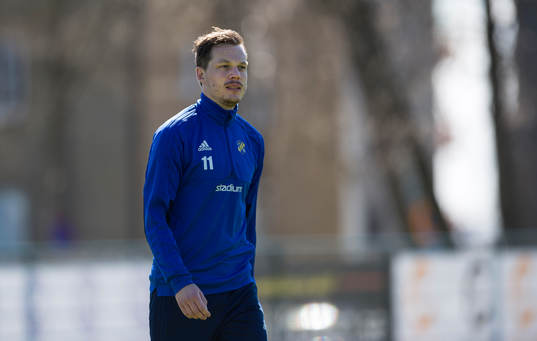 Eskilsminnes Jesper Andreas Larsson innan fotbollsmatchen i