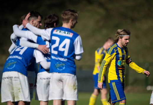Eskilsminnes Mathias Unkuri deppar medan Oddevoldspelarna