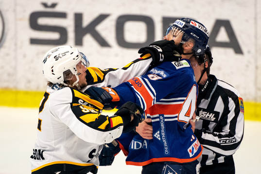Skellefteås Jesper Olofsson och Växjös Daniel Rahimi i