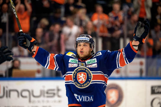 Växjös Oliver Bohm jublar
