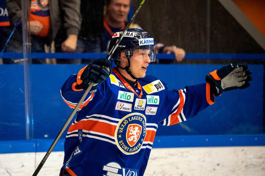 Växjös Elias Pettersson jublar